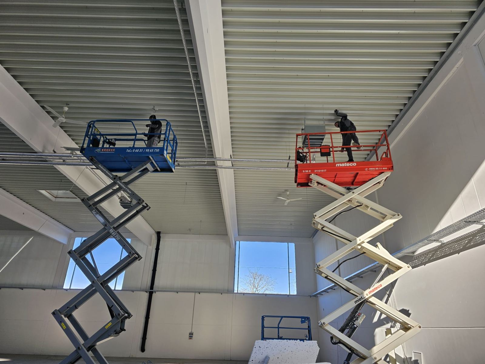 Hallenbeleuchtung Installation